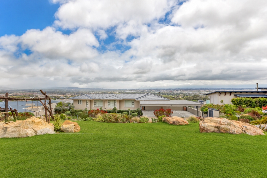 4 Bedroom Property for Sale in Stonehurst Mountain Estate Western Cape